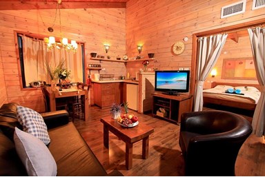 בקתות עץ אורן - בקתות עץ