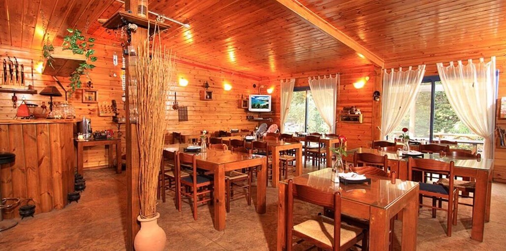 בקתות עץ אורן חדר האוכל (6).jpg