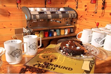 בקתות עץ אורן - חדר האוכל 