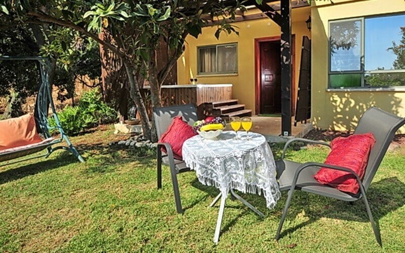 אהבה גלילית החצר (4).JPG