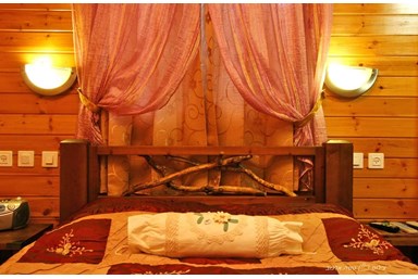 גן נמי - בקתות עץ רומנטיות - הבקתות