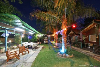 גן נמי - בקתות עץ רומנטיות - החצר