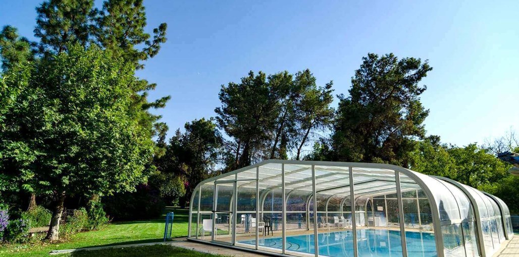 בקתות בלהבות נופי הבשן בריכה  (1).jpg