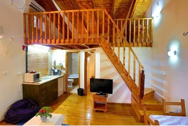 אורחן כפר מסריק - בקתות העץ