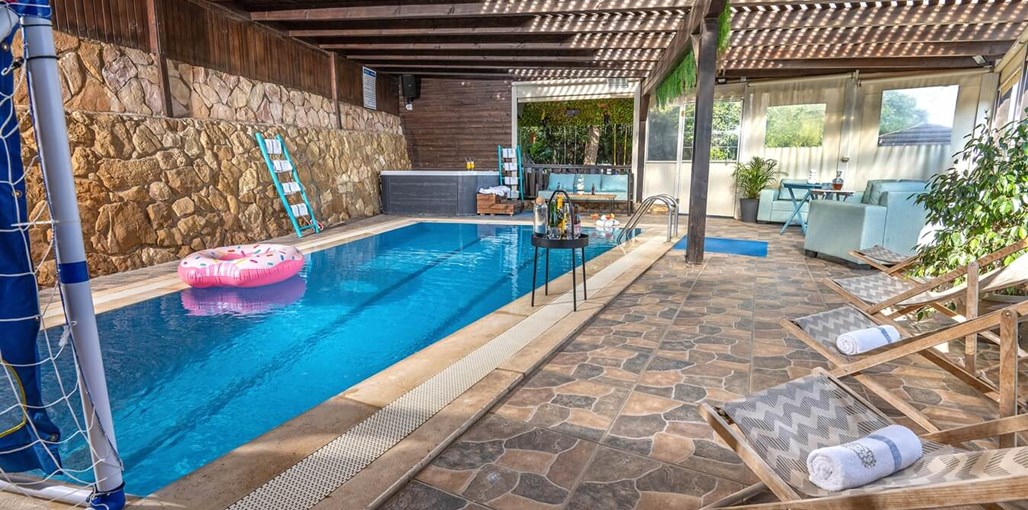 כפר נופש מצפה הנוף החצר והבריכה (15).jpeg