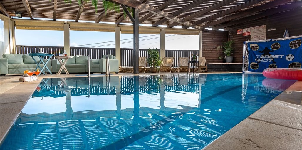 כפר נופש מצפה הנוף החצר והבריכה (17).jpeg