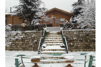 בקתות עץ בהר הארי - בחורף