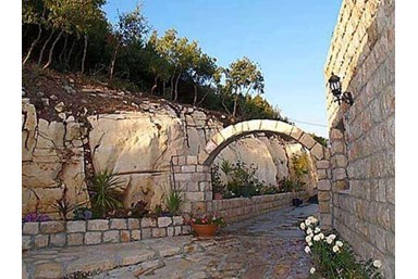 לגעת בשמיים - החצר והנוף