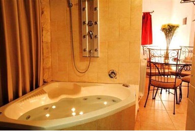 אצולת מילס - בקתות האבן