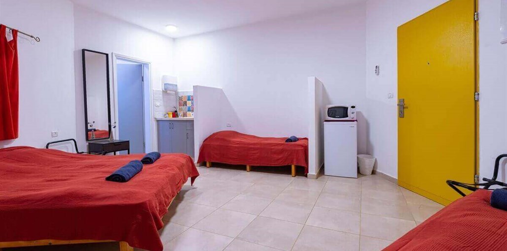 חאן חי נגב חדר האירוח (2).jpg