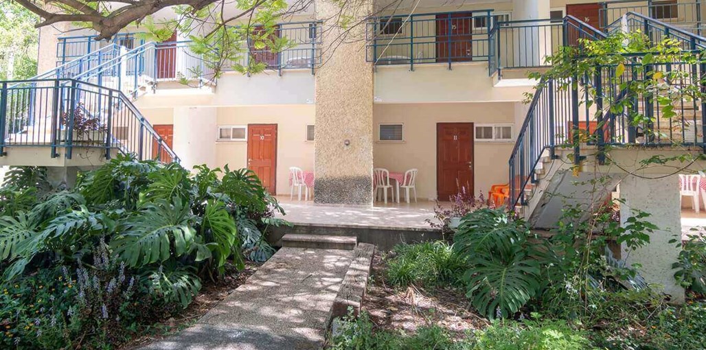 אירוח כפרי שמרת בניין_חדר_משפחתי_1.jpg