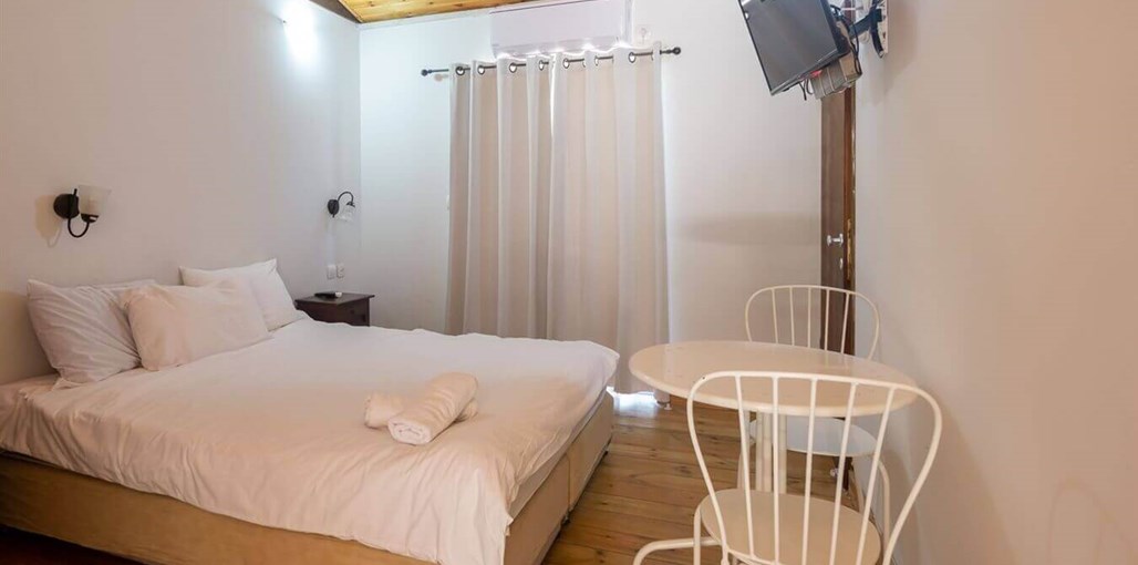 אירוח כפרי שמרת חדר_זוגי_1.jpg