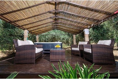 צליל בגליל - החצר והבריכה