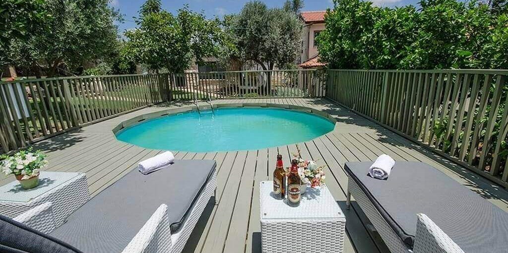 צליל בגליל חצר ובריכה (11).jpg