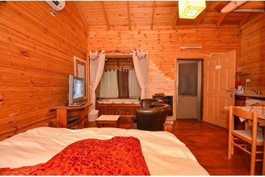 בצל האלון - סוויטת האהבה