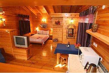 בקתה בגבעה - בקרבת מקום