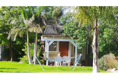 בקתה בגבעה - בקתות העץ