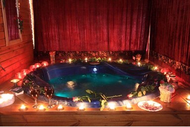 אלאדין - בקתות ומערות - החצר והבריכה 