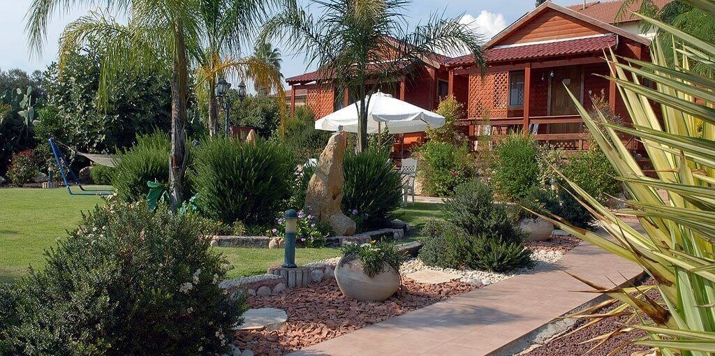 בקתות חיי בקתות חיי - החצר (7).jpg