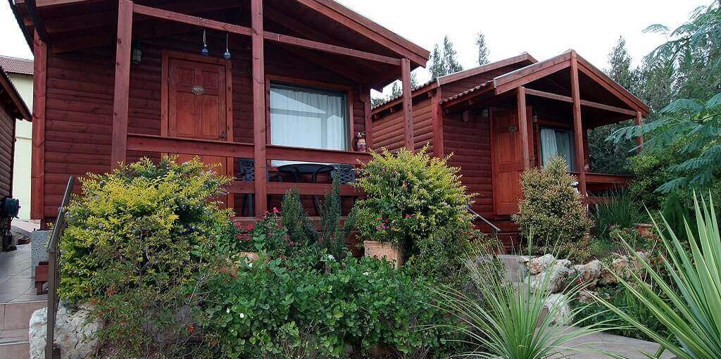 בקתות חיי בקתות חיי - החצר (10).jpg