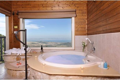 נוף 10 - אמירים - בקתות העץ