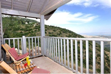 נוף 10 - אמירים - בקתות העץ