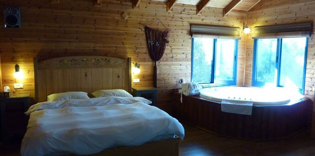 בקתות בחורש בקתות בחורש (1).JPG