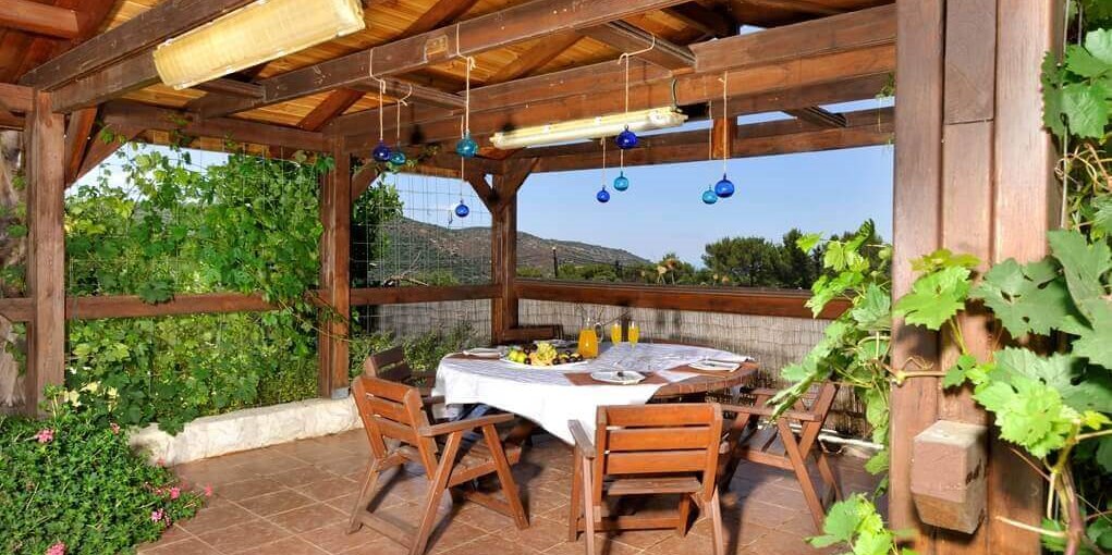 בקתות אודם השני החצר והנוף (16).jpg