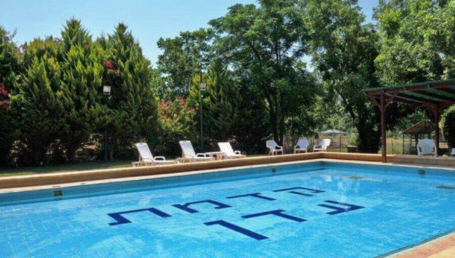 קדמת עדן החצר והבריכה (1).jpg