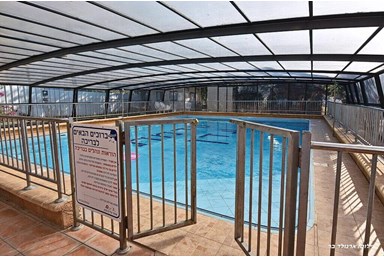 קדמת עדן - הבריכה והחצר