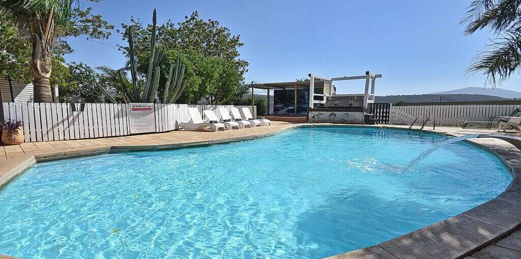 ניחוח התמר מיטב האושר - החצר והבריכה (41).JPG