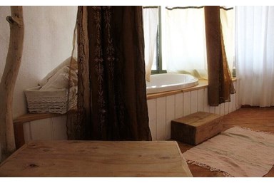 בקתות בערפל - החפורה