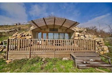 בקתות בערפל - החפורה