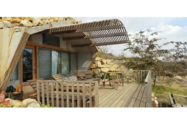 בקתות בערפל - החפורה