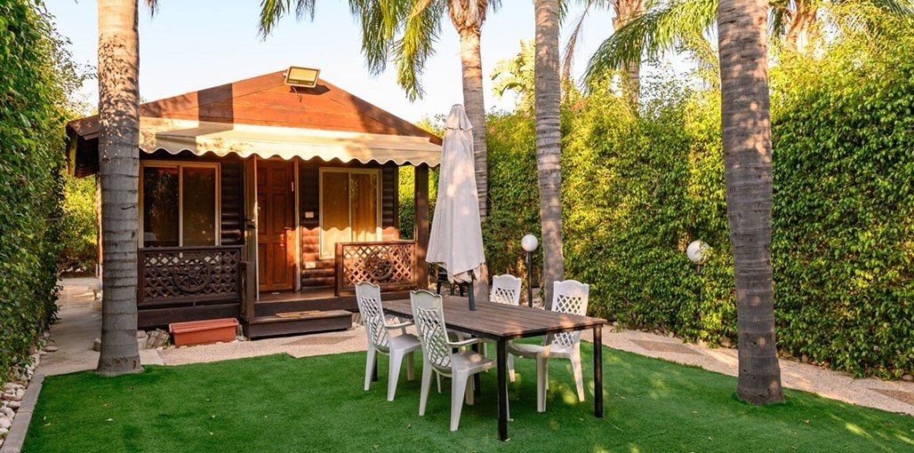 בקתות עץ בכפר יחידות 1+2 (1).jpg