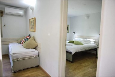 בקתות עץ -תיירות עין זיוון - חדרי כרמים 