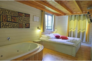 בקתות עץ -תיירות עין זיוון - בקתות הבוסתן 