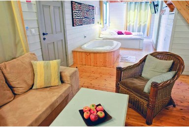 בקתות עץ -תיירות עין זיוון - בקתות הבוסתן 