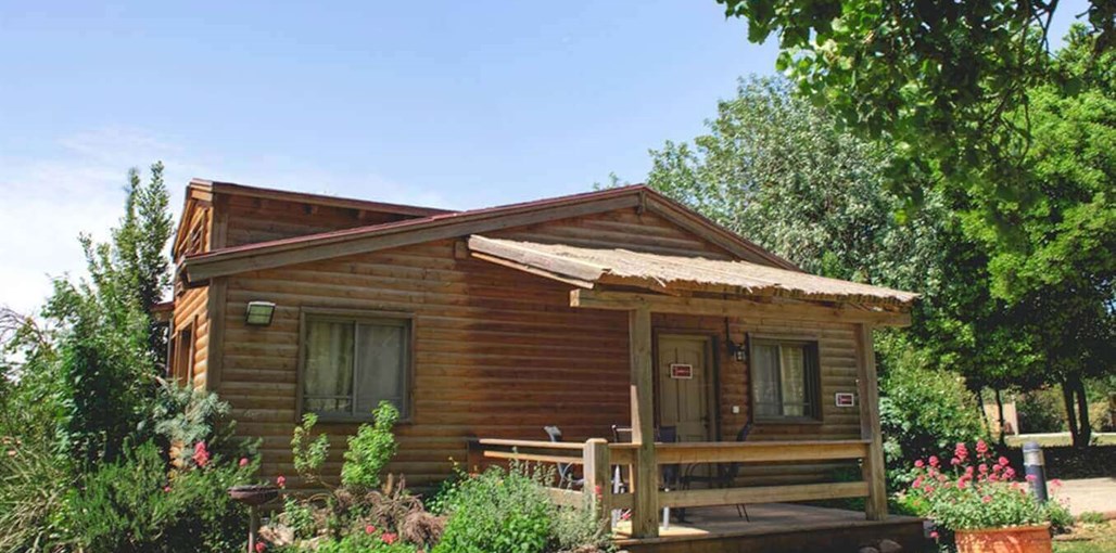 תיירות עין זיוון בקתות דובדבן (7).jpg