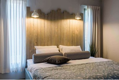 בקתות עץ -תיירות עין זיוון - לינת שטח (חאנים)