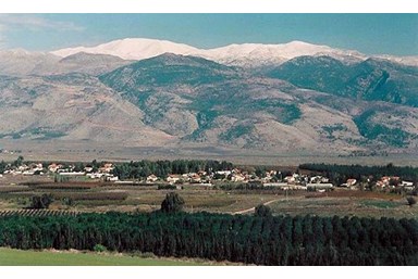 בקתות בצל המכנף - החצר והנוף 