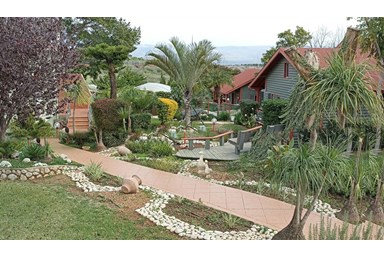 בקתות בצל המכנף - החצר והנוף 