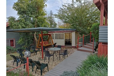 בקתות בצל המכנף - החצר והנוף 