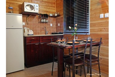 בקתות בצל המכנף