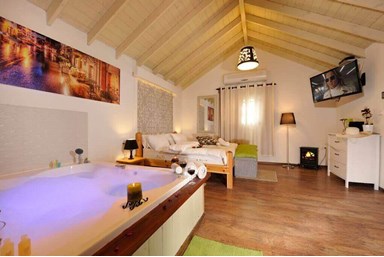 נועם בגליל - סוויטה בלבן