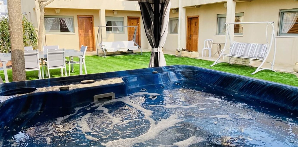 צימרים וילה במצוק מתחם חוץ (1).jpeg