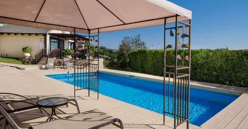 אחוזה בכרם בריכה וחצר (5).jpg