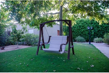 סהרה - צימרים בערבה - חצר פסטורלית