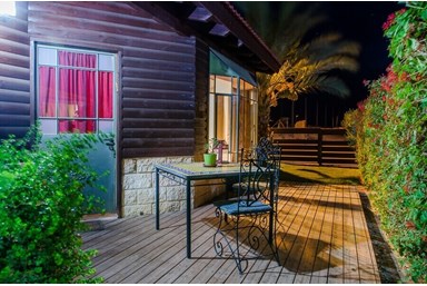 סהרה - צימרים בערבה - חצר פסטורלית