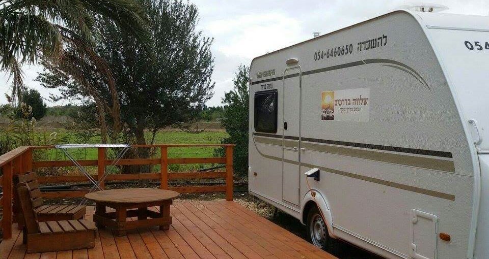 צליל השלווה קרוואן במתחם.jpg